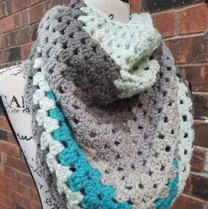 NWT Handmade Crochet Shawl Goins Creations Grey Teal